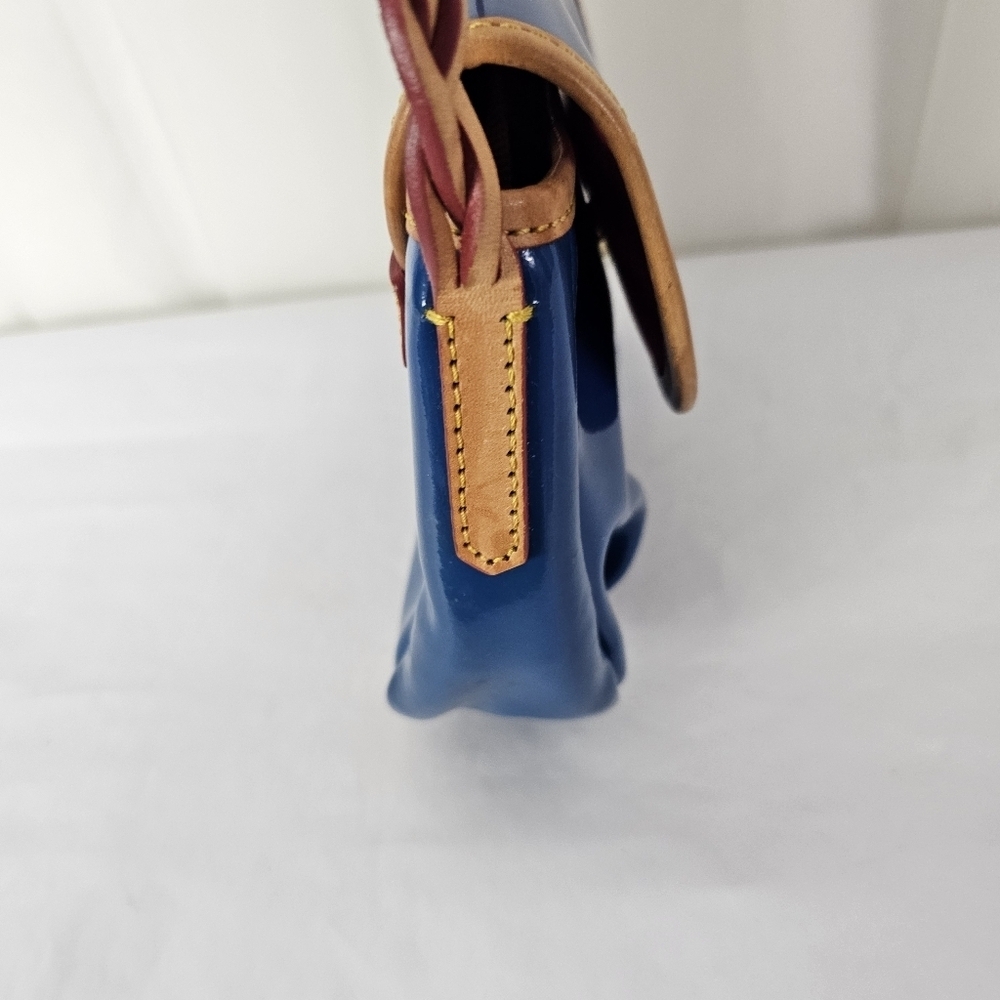 Dooney & Bourke Flap Pleated Crossbody bag ocean blue patent leather - Picture 3 of 14